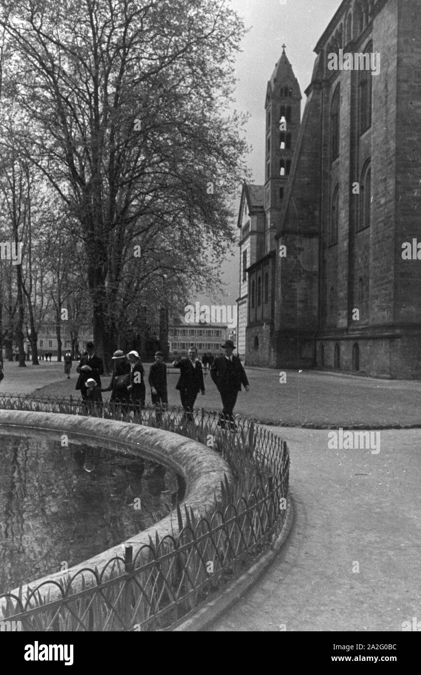 Ein Ausflug zum Speyerer Dom, Deutsches Reich 1930er Jahre. Un'escursione alla Cattedrale di Speyer; Germania 1930s. Foto Stock