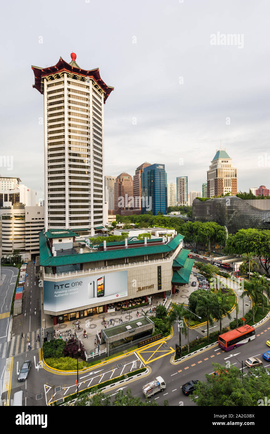 Singapore, 06 Jun 2012: Orchard Road landmark codolo Marriott Plaza Hotel nel quartiere principale dello shopping. Foto Stock