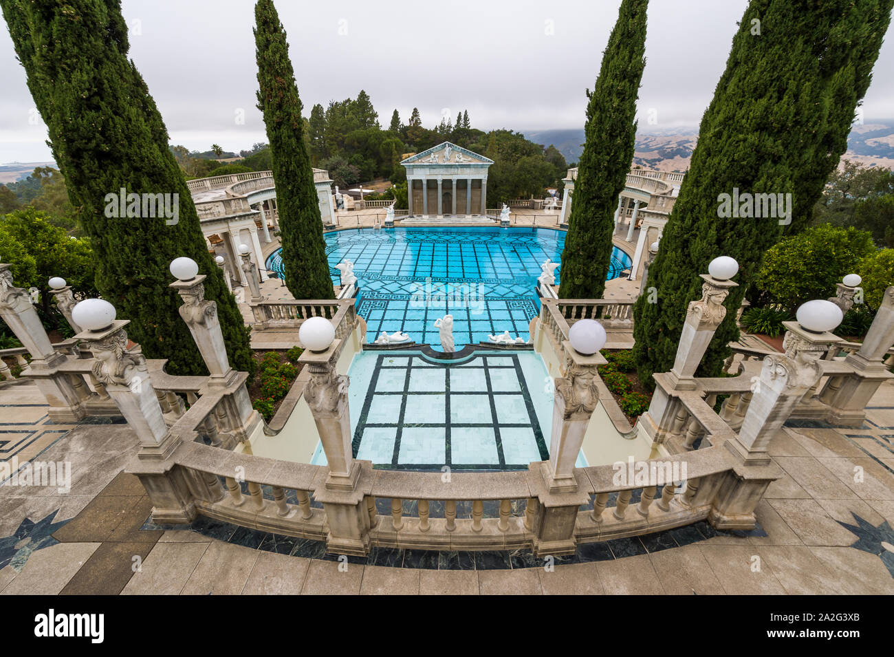 In California, Stati Uniti d'America, 09 Jun 2013: Grand, lussuosa piscina in Castello Hearst e. Foto Stock