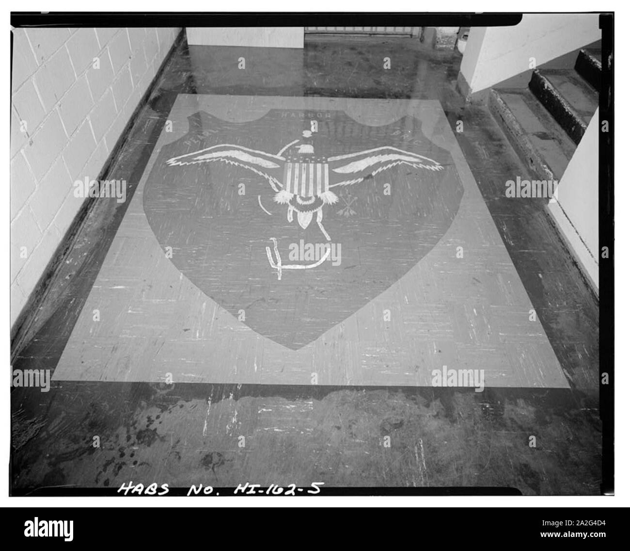 Emblema di cui in una piastrella di vinile a noi Base Navale, Pearl Harbor, Briga. Foto Stock