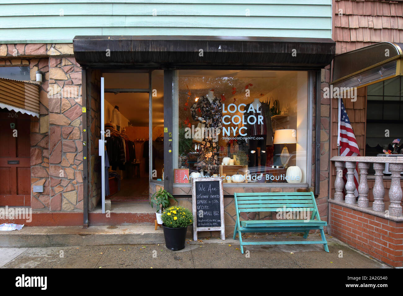 Local Color NYC, 206 Franklin Street, Brooklyn, New York. Foto del negozio di New York di un negozio di abbigliamento a greenpoint. Foto Stock