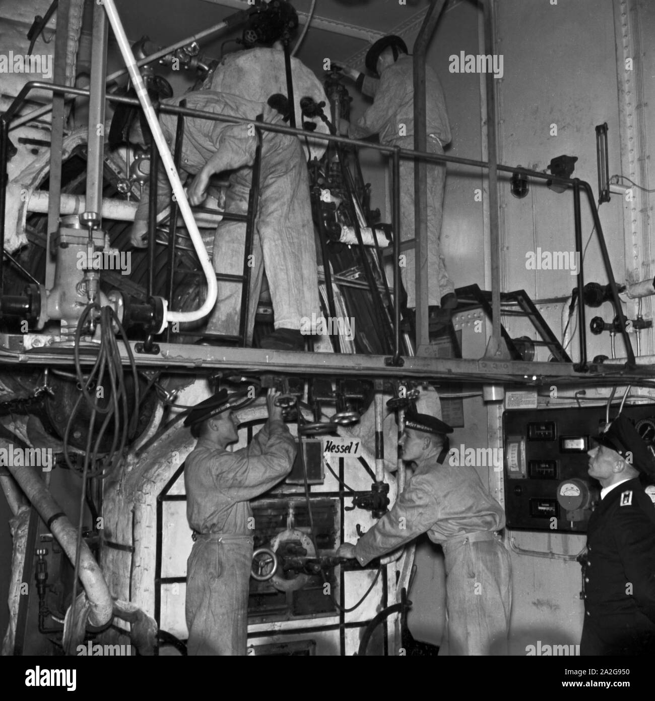 Rekruten bekommen theoretischen Unterricht in der Marineschule Wesermünde, Deutschland 1930er Jahre. Le reclute di ottenere le loro conoscenze teoriche a Wesermuende scuola della marina militare, Germania 1930s. Foto Stock