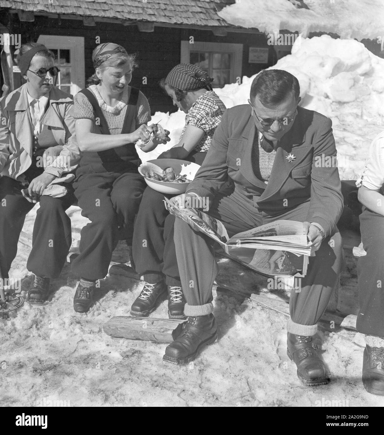 Skigebiet am Feldberg im Schwarzwald, Deutsches Reich 1930er Jahre. La regione di sci a monte Feldberg nella Foresta Nera, Germania 1930s. Foto Stock