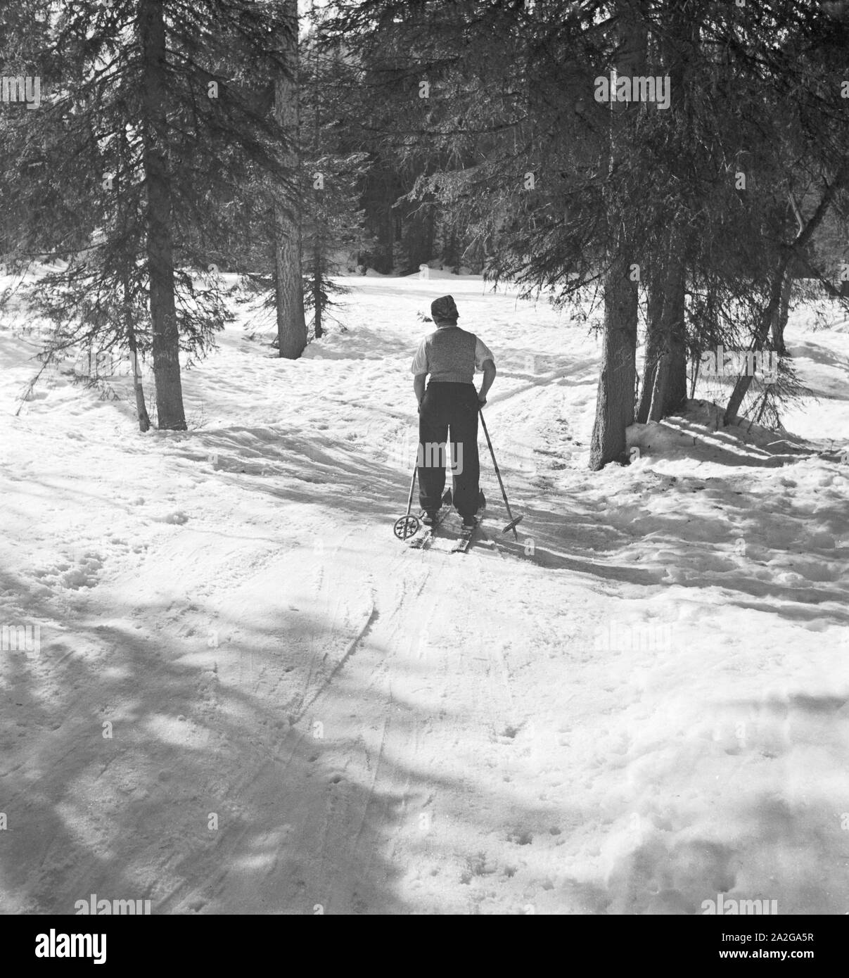 Ein Ausflug in ein Skigebiet in Bayern, Deutsches Reich 1930er Jahre. Un viaggio in una regione di sci in Baviera, Germania 1930s. Foto Stock