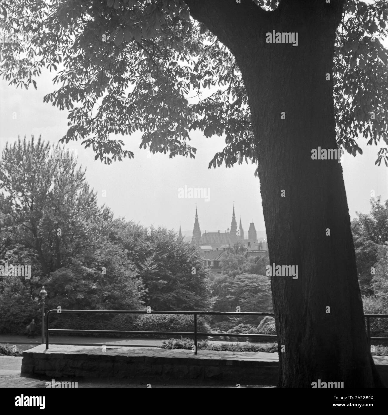 Blick auf Münster, Rathaus und die Stadt Aachen, Deutschland 1930er Jahre. Visualizzare al Minster, la city hall e la città di Aachen, Germania 1930s. Foto Stock