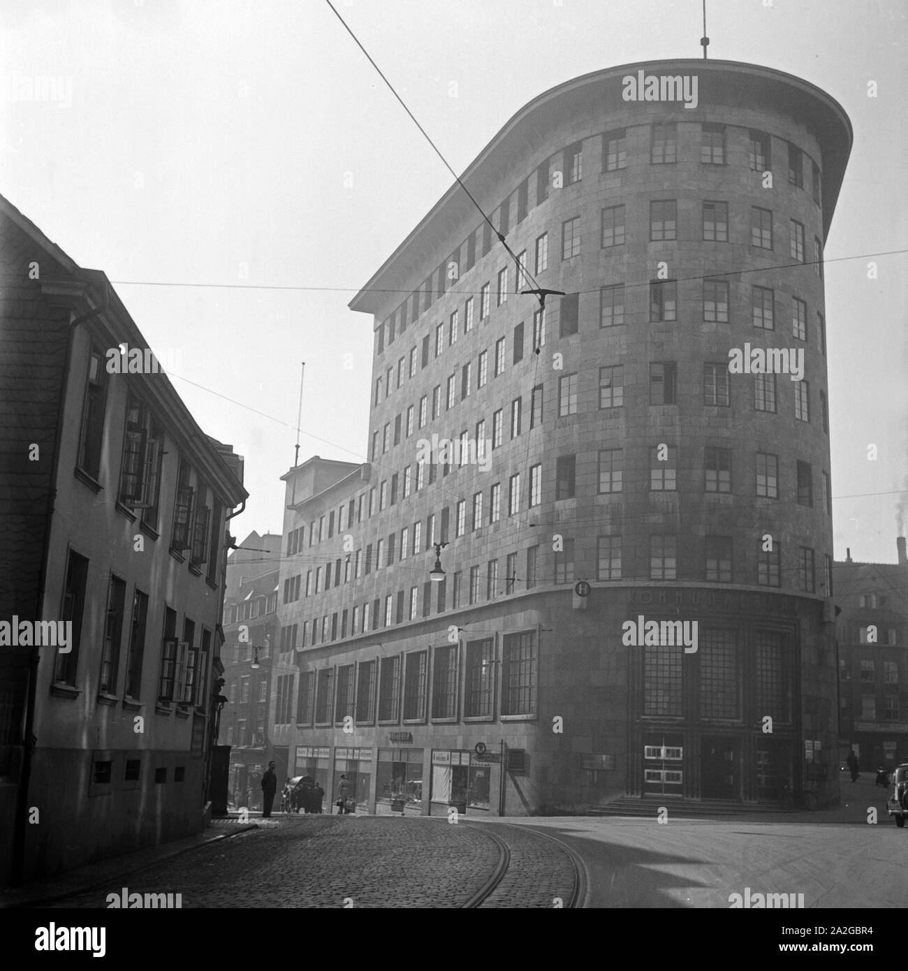 Das Gebäude der Kommunalbank am Dr. Ruer Platz a Bochum, Deutschland 1930er Jahre. Costruzione di mutuo risparmio bancario a Bochum, Germania 1930s. Foto Stock