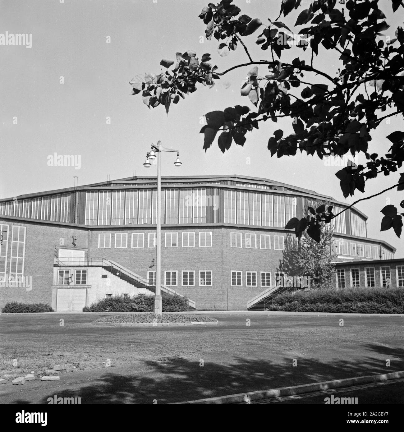 Teilansicht der Westfalenhallen di Dortmund in Deutschland 1930er Jahre. Vista parziale di Westfalenhallen sale a Dortmund, Germania 1930s. Foto Stock
