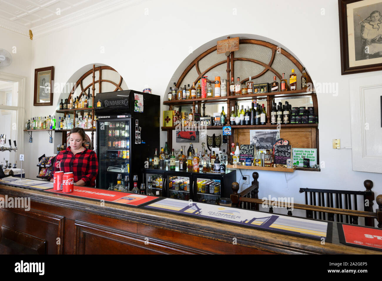 Bar della storica ferrovia Hotel nel rurale cittadina di Ravenswood, Queensland, QLD, Australia Foto Stock