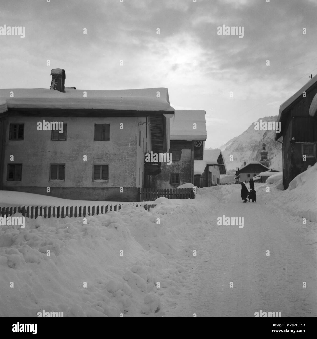 Skiausflug nach Immenstadt im Allgäu, Deutschland 1930er Jahre. Sciare Vacanza a Immenstadt nella zona Allgaeu, Germania 1930s. Foto Stock