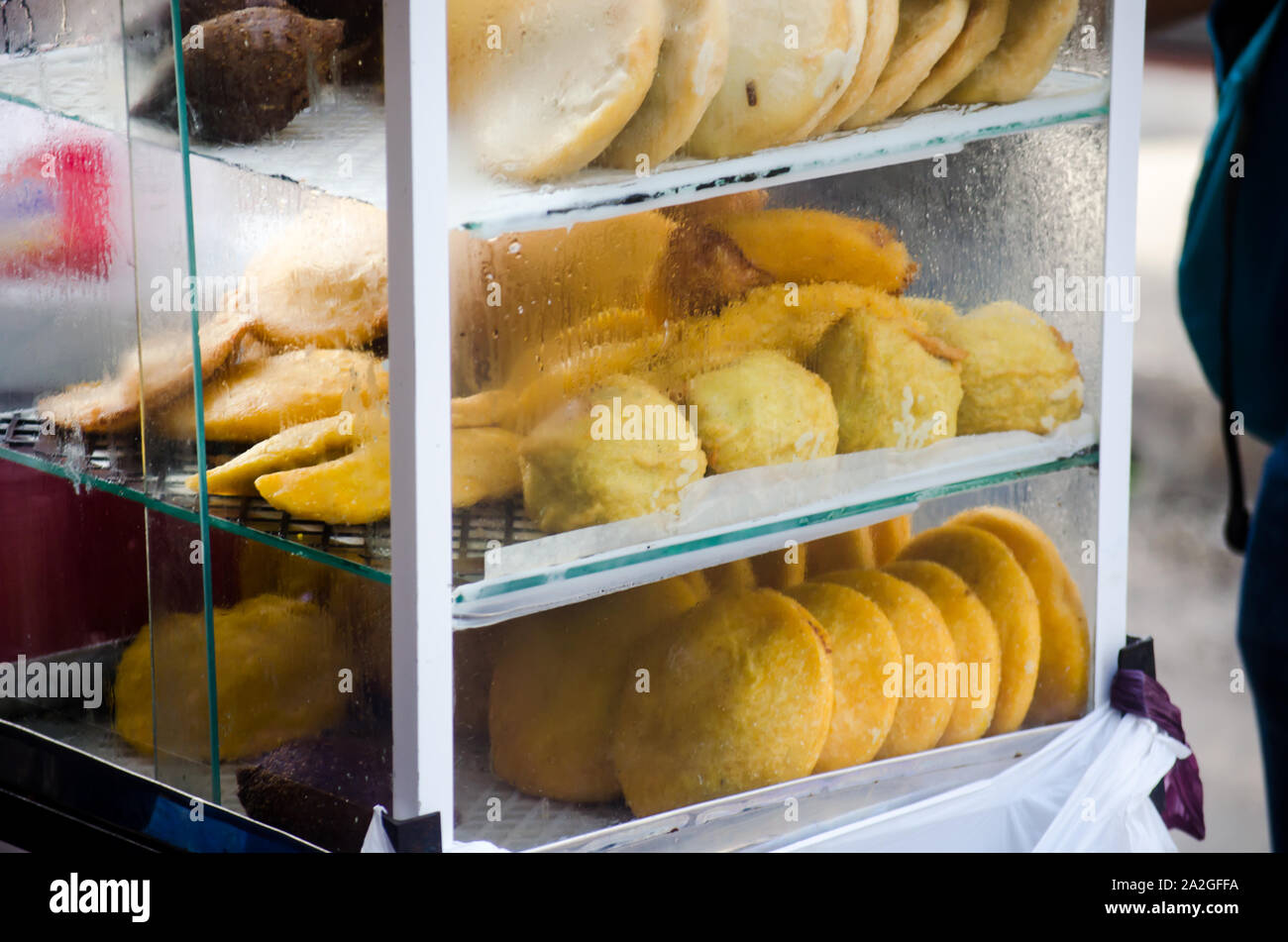 Tradizionale cibo di strada per colazione a Cartagena Foto Stock