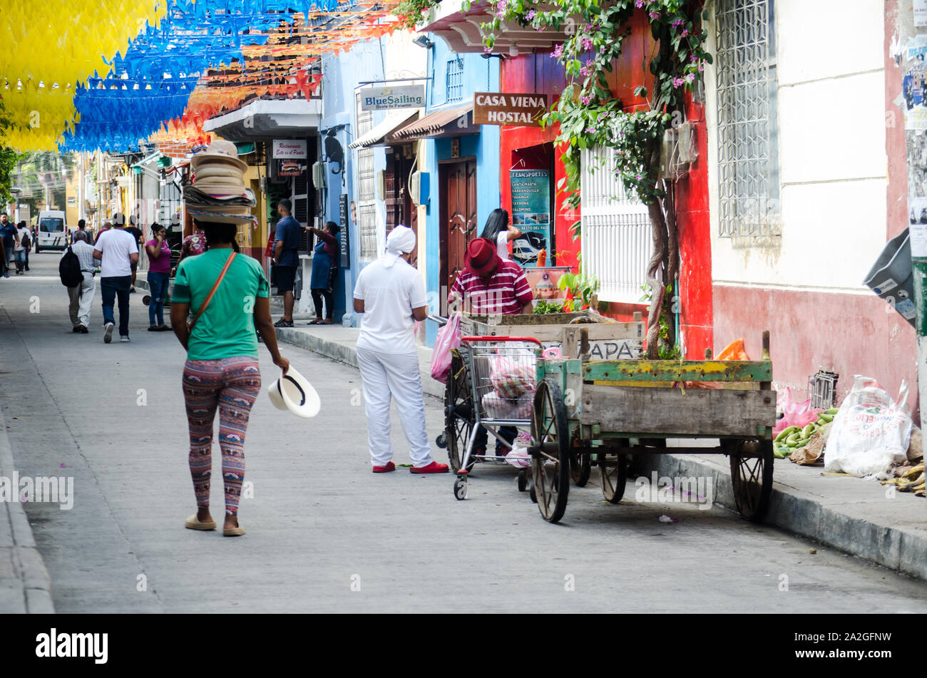 Scena di vita quotidiana nel Getsemani, un quartiere pittoresco situato al di fuori di Cartagena la parete Foto Stock