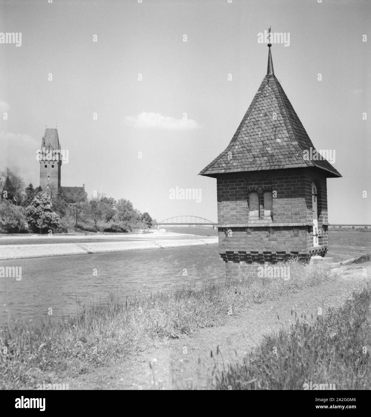 Unterwegs in der Stadt Tangermünde, Deutschland 1930er Jahre. Presso la città di Tangermuende, Germania 1930s. Foto Stock