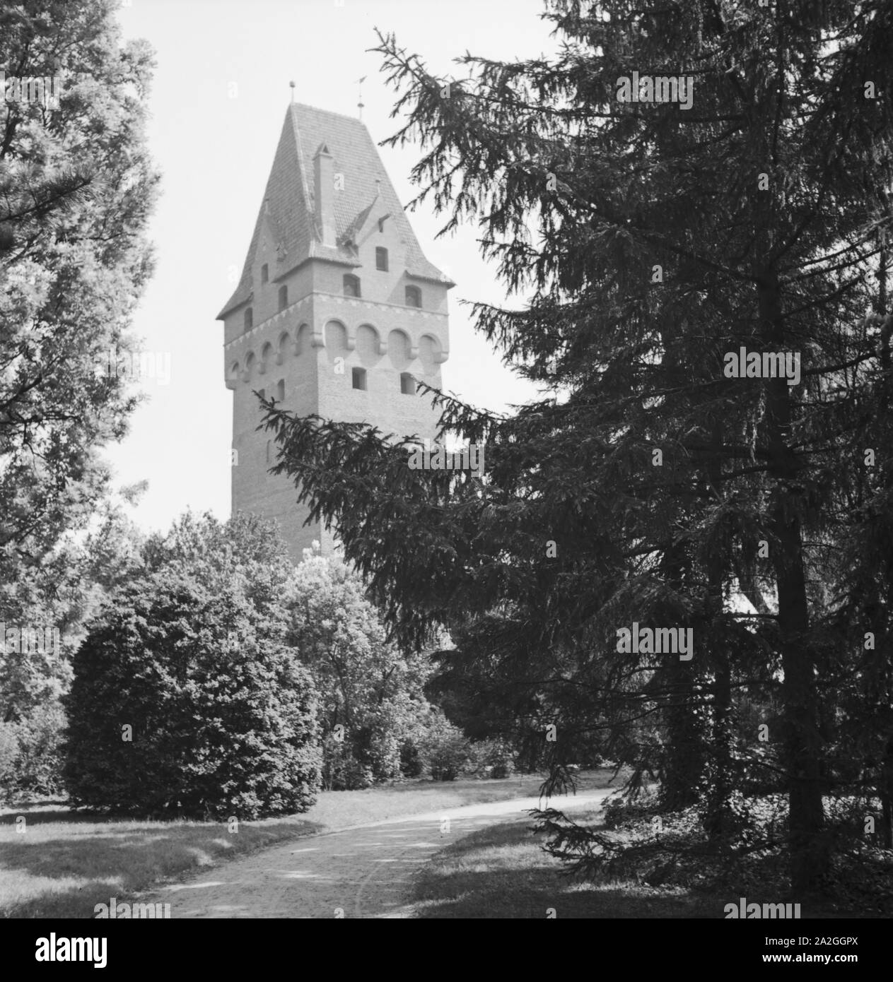 Unterwegs in der Stadt Tangermünde, Deutschland 1930er Jahre. Presso la città di Tangermuende, Germania 1930s. Foto Stock