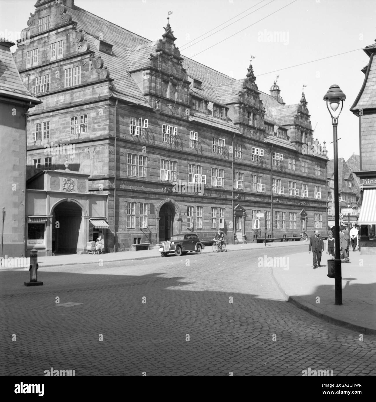 Das Hochzeitshaus in der Innenstadt von Hameln an der Weser, Deutschland 1930er Jahre. Hochzeitshaus casa patrizia presso la città di Hameln sul fiume Weser, Germania 1930s. Foto Stock