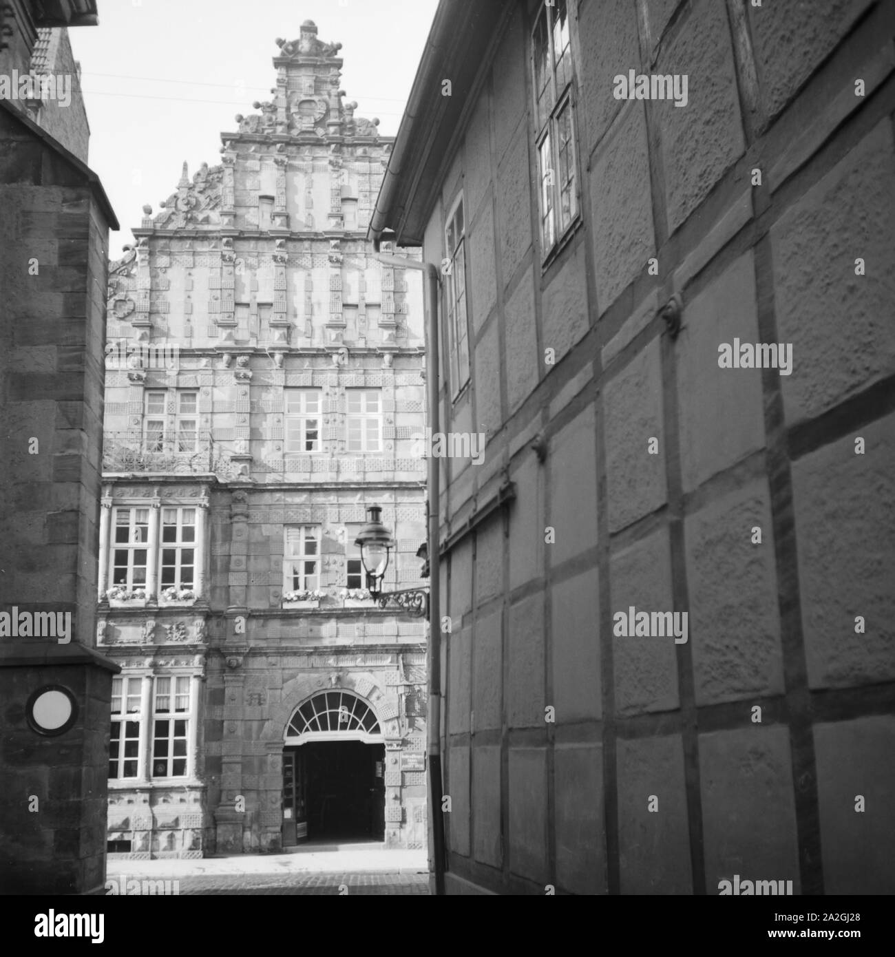 Das Rattenfängerhaus in der Osterstraße in der Altstadt von Hameln an der Weser, Deutschland 1930er Jahre. Pied Piper's House al Osterstrasse Street nella città vecchia di Hameln sul fiume Weser, Germania 1930s. Foto Stock