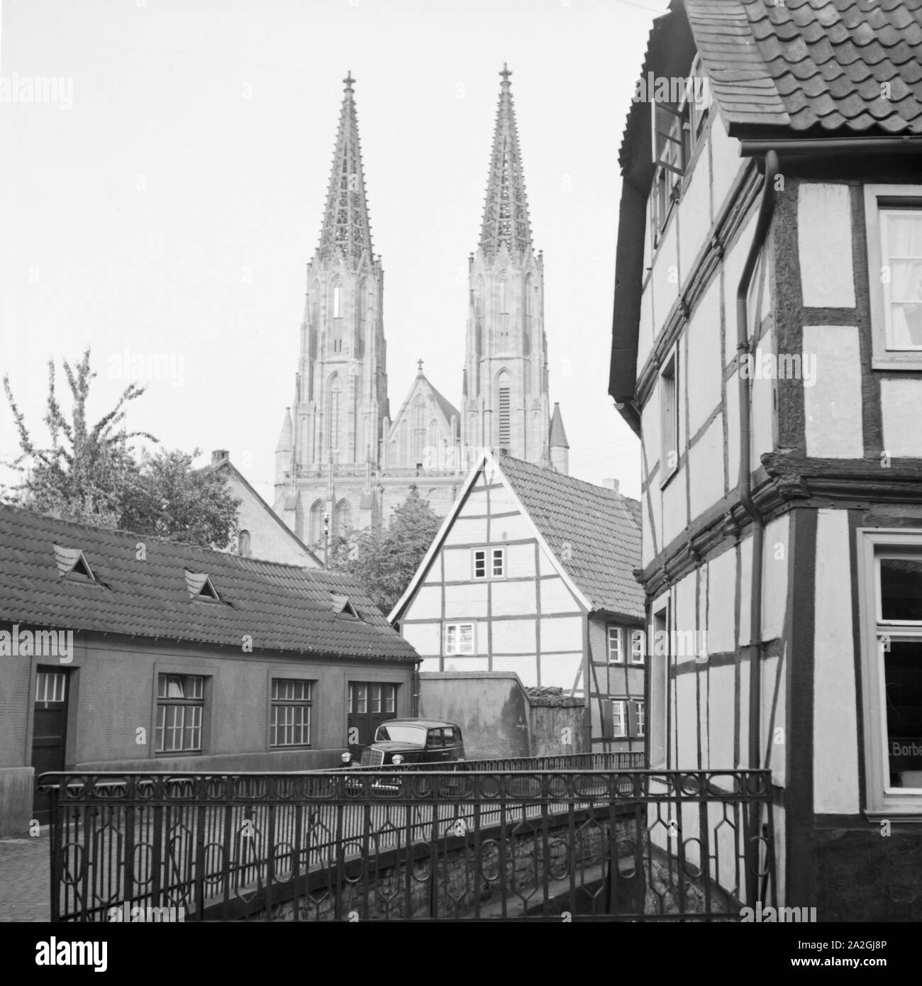 Blick auf die evangelische Wiesenkirche in der Innenstadt von Soest in Westfalen, Deutschland 1930er Jahre. Vista di protestanti di Santa Maria in Prato chiesa presso la città di Soest in Westfalia, Germania 1930s. Foto Stock