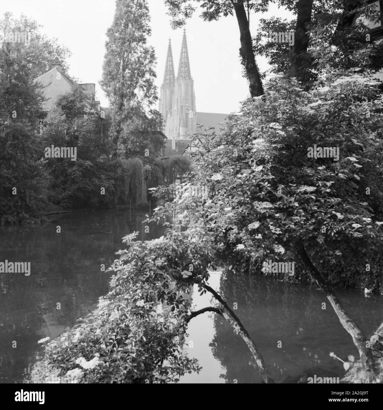 Blick auf die evangelische Wiesenkirche in der Innenstadt von Soest in Westfalen, Deutschland 1930er Jahre. Vista di protestanti di Santa Maria in Prato chiesa presso la città di Soest in Westfalia, Germania 1930s. Foto Stock