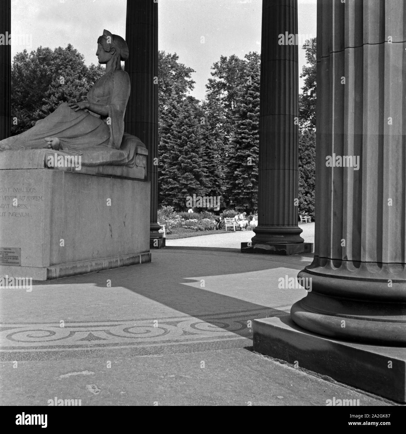 Der Elisabethenbrunnen a Bad Homburg, Deutschland 1930er Jahre. Elisabethenbrunnen molla di medicinali a Bad Homburg, Germania 1930s. Foto Stock