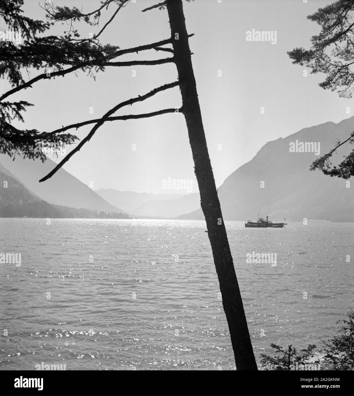 Ein Ausflug zum Achensee nel Tirolo, Deutsches Reich 1930er Jahre. Una gita al lago di Achen in Tirolo, Germania 1930s. Foto Stock