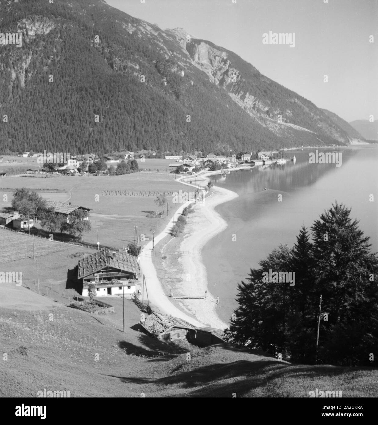 Ein Ausflug nach Pertisau am Achensee nel Tirolo, Deutsches Reich 1930er Jahre. Un viaggio a Pertisau sul lago di Achen in Tirolo, Germania 1930s. Foto Stock