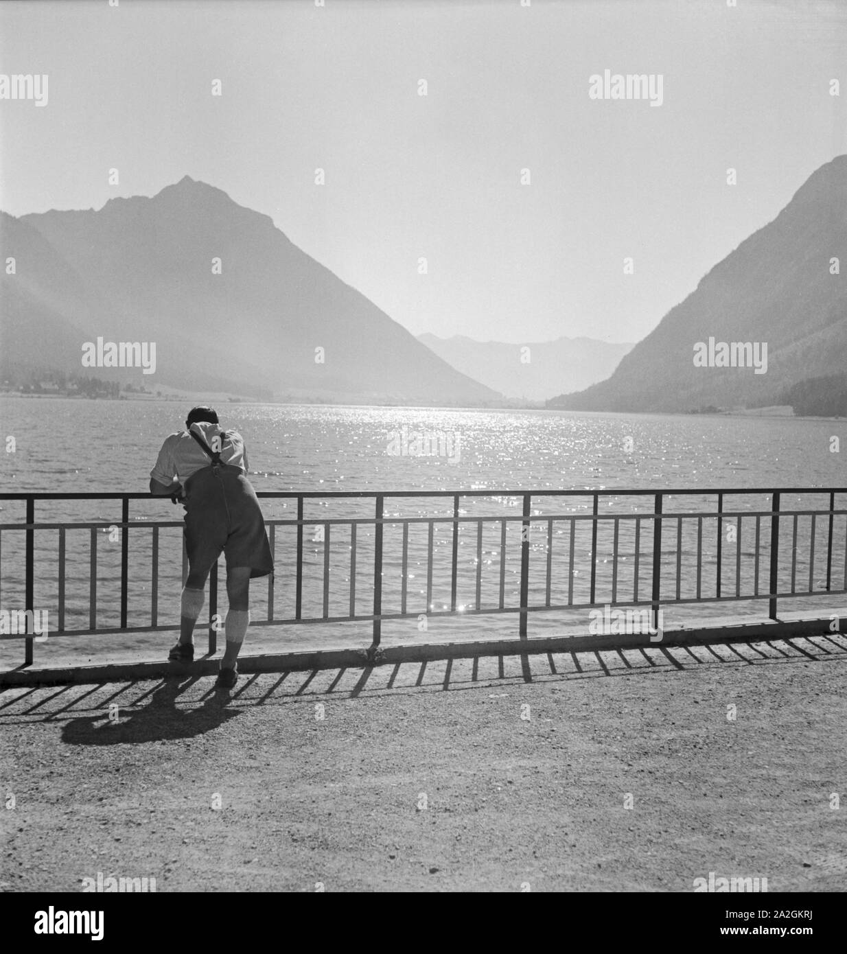 Ein Ausflug zum Achensee nel Tirolo, Deutsches Reich 1930er Jahre. Una gita al lago di Achen in Tirolo, Germania 1930s. Foto Stock