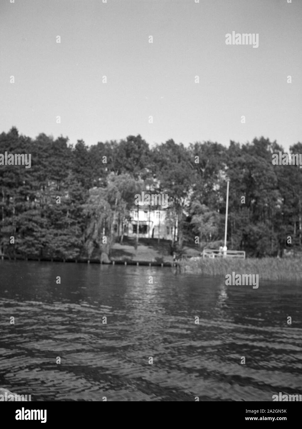 Sommerlicher Besuch in einem Ristorante, Deutschland 1930er Jahre. Andare al ristorante in estate, Germania 1930s. Foto Stock