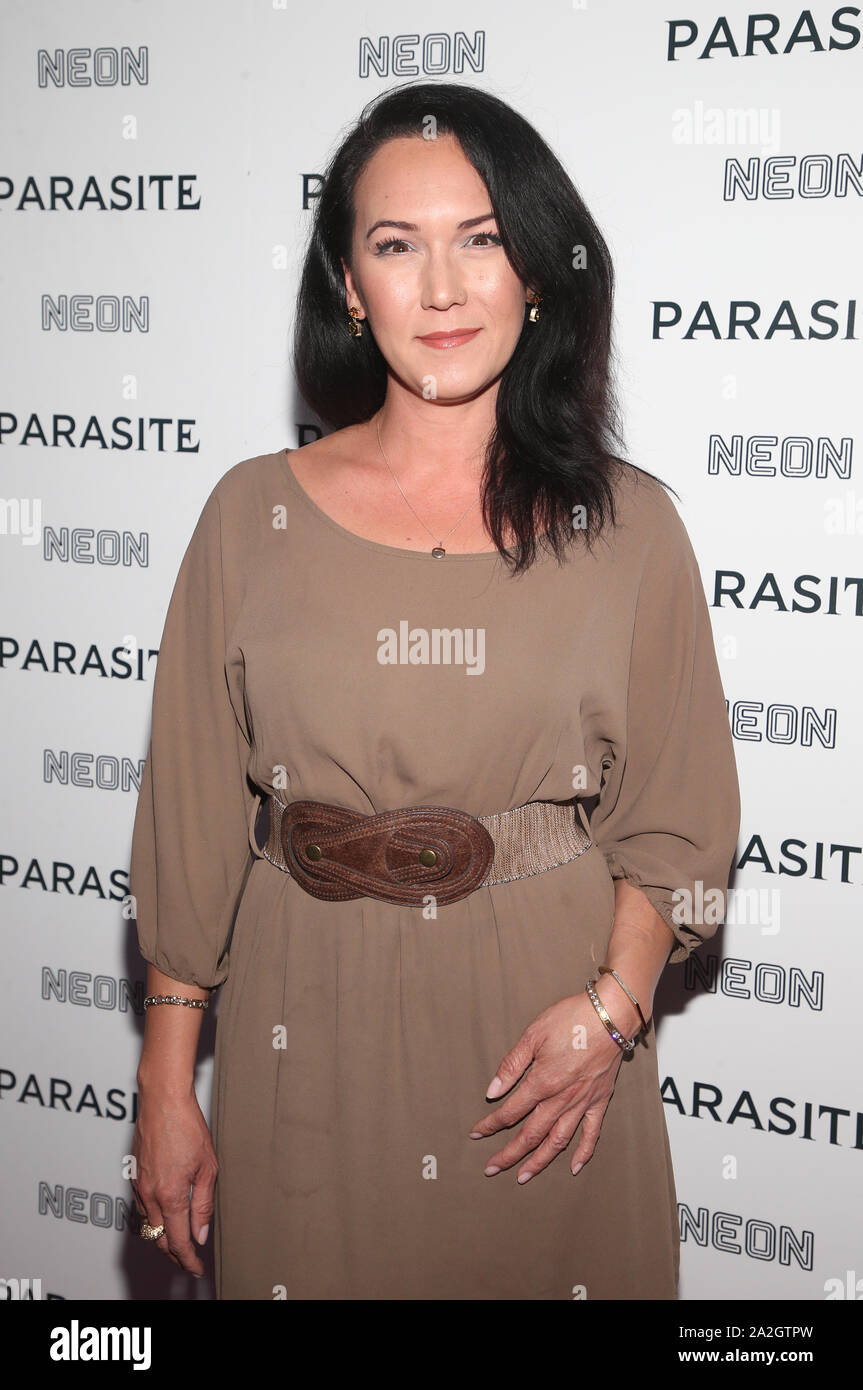 Hollywood, CA. 2 Ottobre, 2019. Simone Bailly, al Neon presenta Los Angeles Premiere di 'parassita' a ArcLight Hollywood in Hollywood, la California il 2 ottobre 2019. Credito: Faye Sadou/media/punzone Alamy Live News Foto Stock