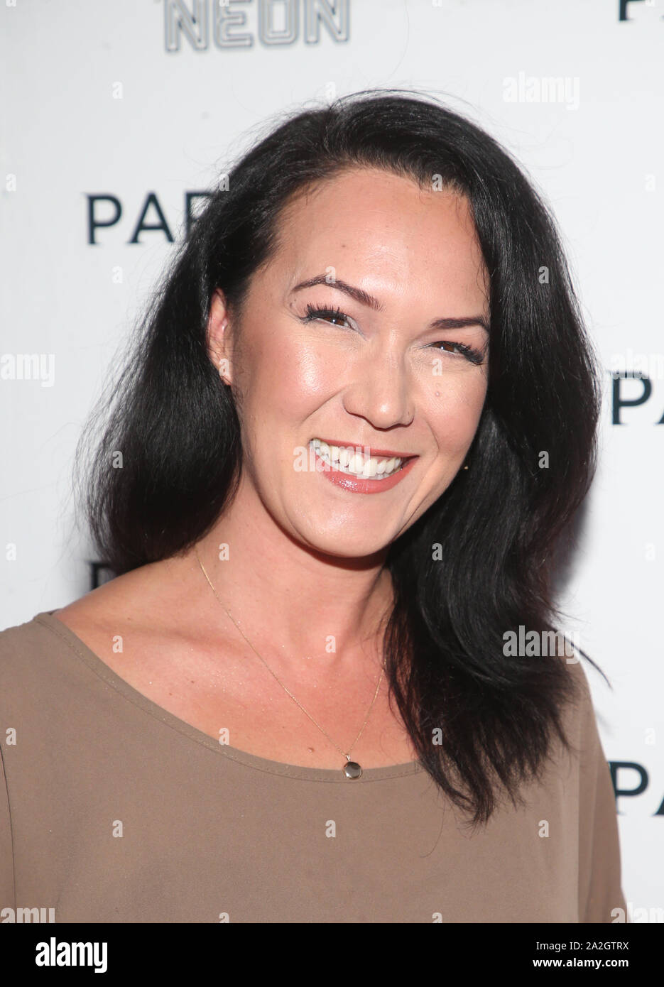 Hollywood, CA. 2 Ottobre, 2019. Simone Bailly, al Neon presenta Los Angeles Premiere di 'parassita' a ArcLight Hollywood in Hollywood, la California il 2 ottobre 2019. Credito: Faye Sadou/media/punzone Alamy Live News Foto Stock