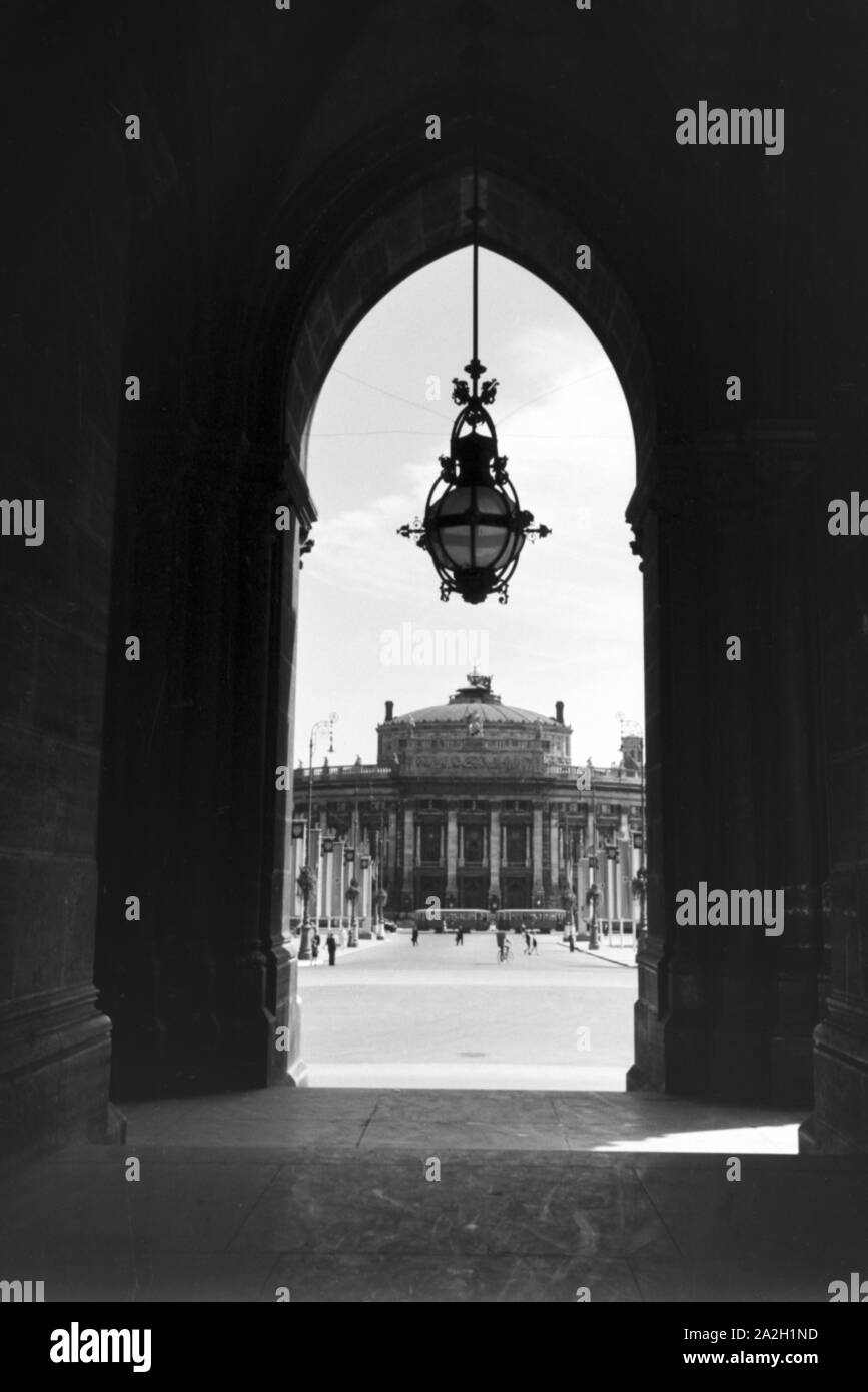 Ein Besuch im Wiener Rathaus, Deutsches Reich 1930er Jahre. Un viaggio per il municipio di Vienna, Germania 1930s. Foto Stock