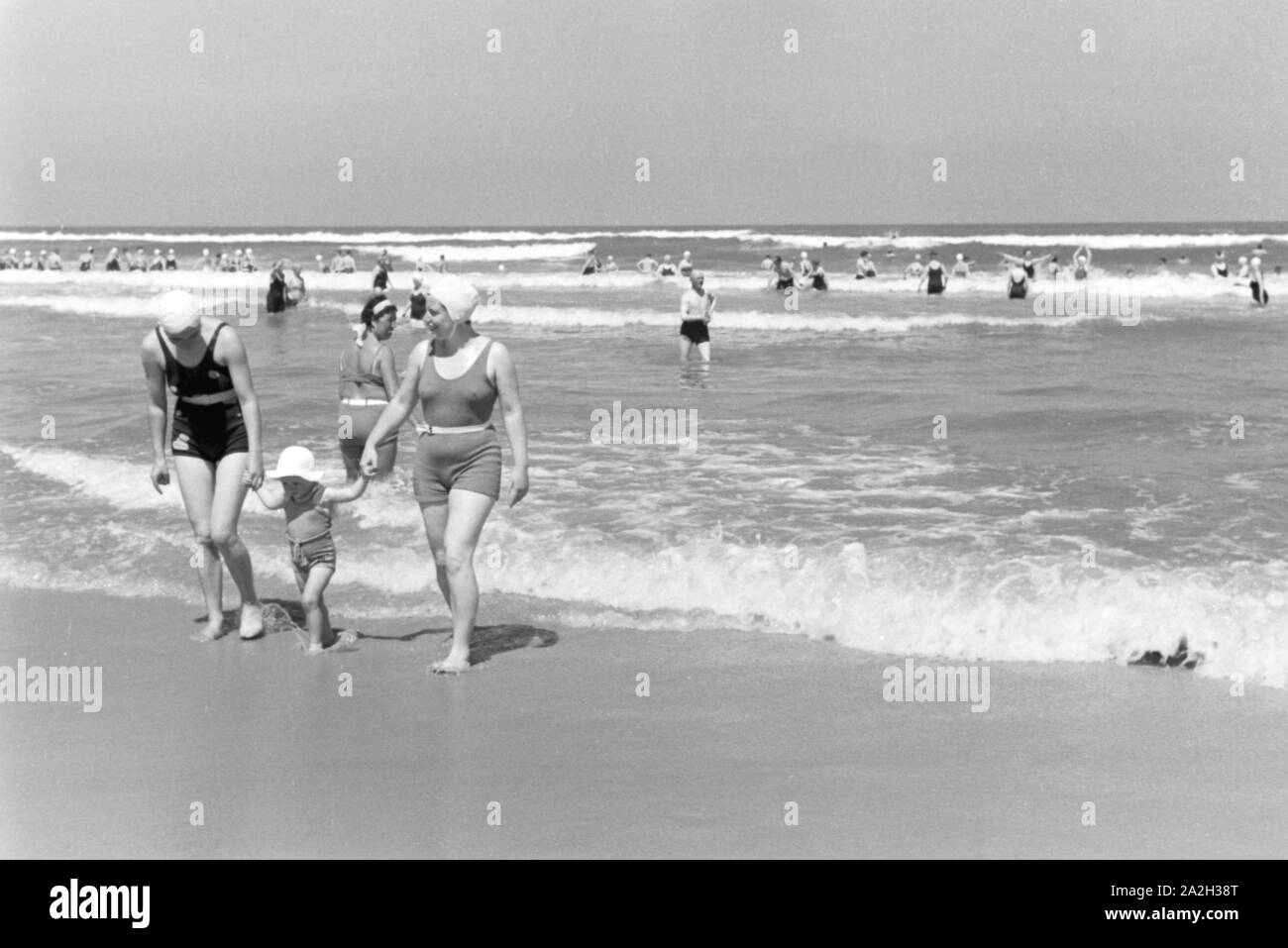 Sommerferien auf der Nordseeinsel Juist, Deutsches Reich 1930er Jahre. Vacanze estive sull'isola del Mare del Nord Juist, Germania 1930s. Foto Stock