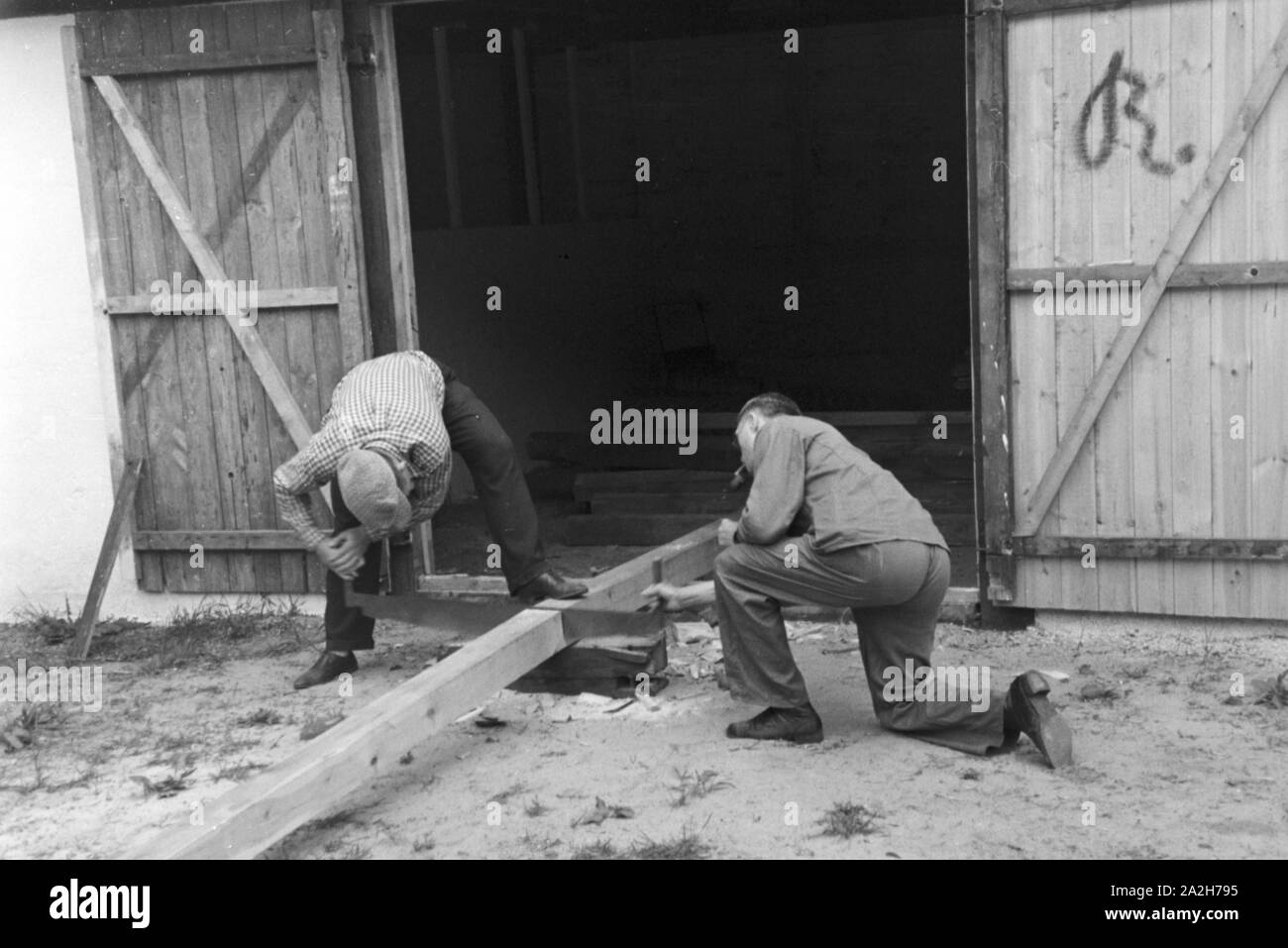 Alltagsszenen eines landwirtschaftlichen Betriebs, Deutsches Reich 1930er Jahre. Scene di vita quotidiana di una azienda agricola, Germania 1930s. Foto Stock
