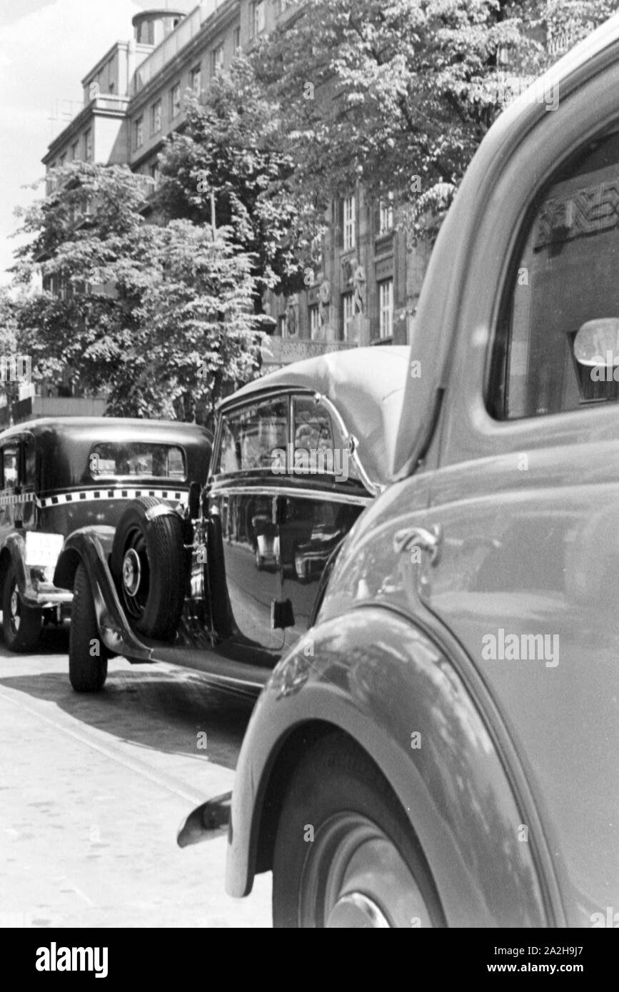 Unterwegs in der Reichshauptstadt Berlin, Deutschland 1930er Jahre. A capitale tedesca Berlino, Germania 1930s. Foto Stock