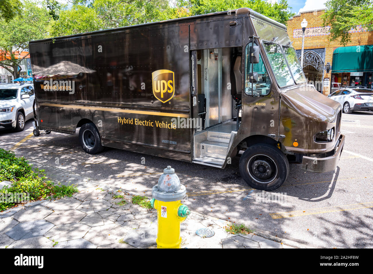 San Pietroburgo, Florida, Stati Uniti d'America - UPS ibrido elettrico carrello postale Foto Stock
