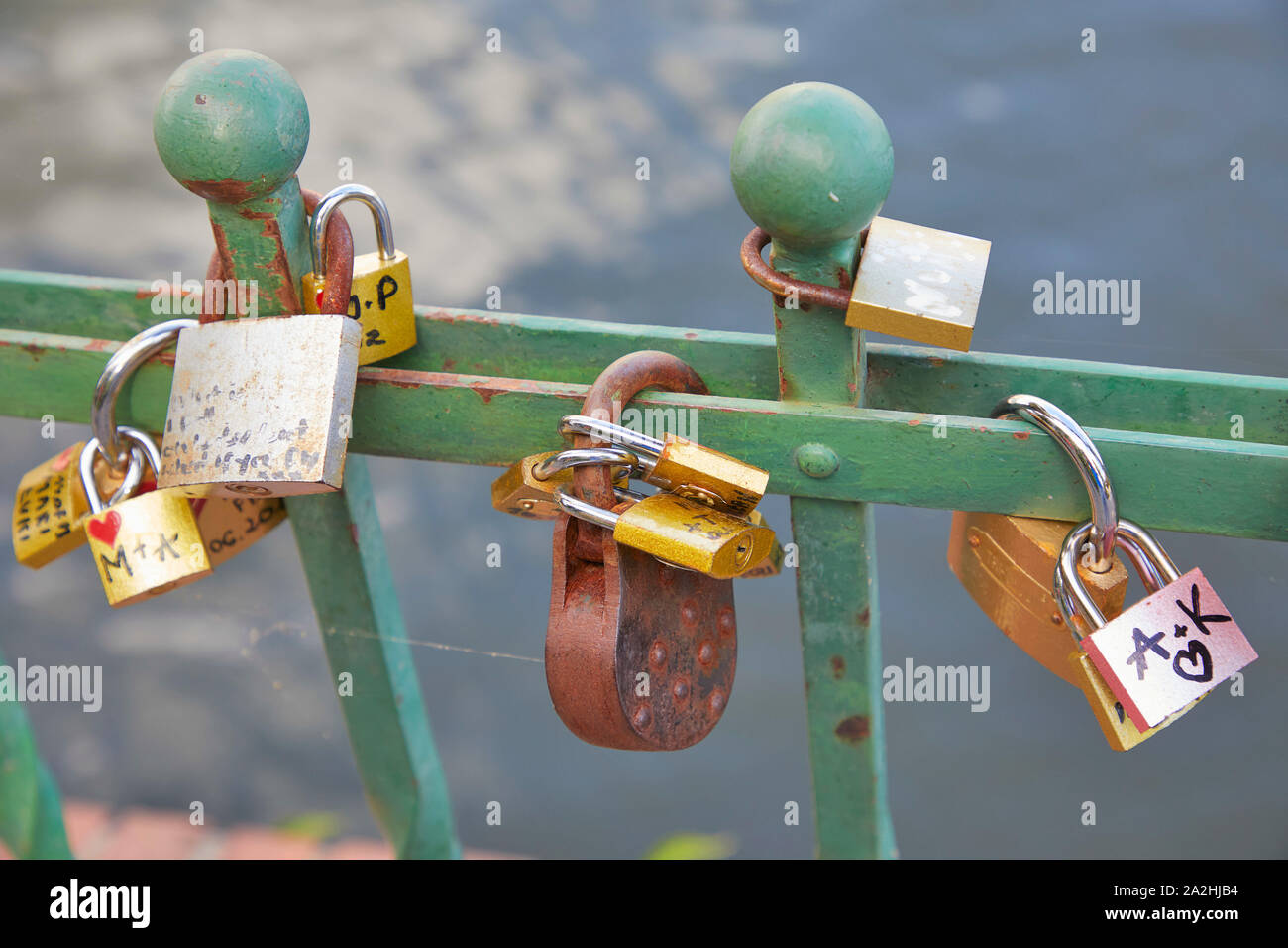 Polonia Wroclaw si blocca sul bridgeas un segno di amore 7-8-2019 photo Jaco Klamer/Alamy Foto Stock