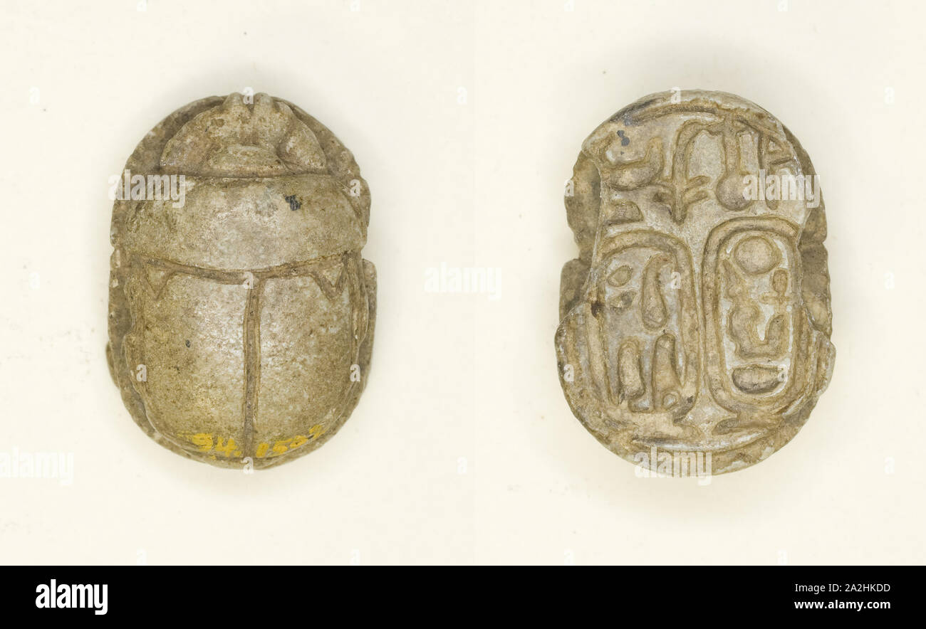 Scarabeo: (Nebmaatra Amenhotep III) e Regina Tiye, Nuovo Regno, 18 dinastia, regno di Amenofi IIII (circa 1390-1352 BC), egiziano, Egitto, steatite, 1,6 × 1,3 × 0,6 cm (5/8 × 1/2 × 1/4 in Foto Stock