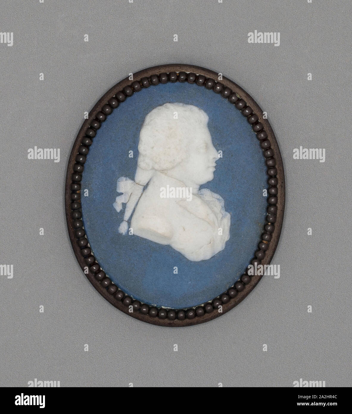 Placca con ritratto di Prince Edward, Duca di Kent, fine XVIII secolo, Wedgwood Manufactory, Inghilterra, fondata 1759, Burslem, gres (jasperware), 4,8 × 4 × 0,6 cm (1 7/8 × 1 × 9/16 1/4 in Foto Stock