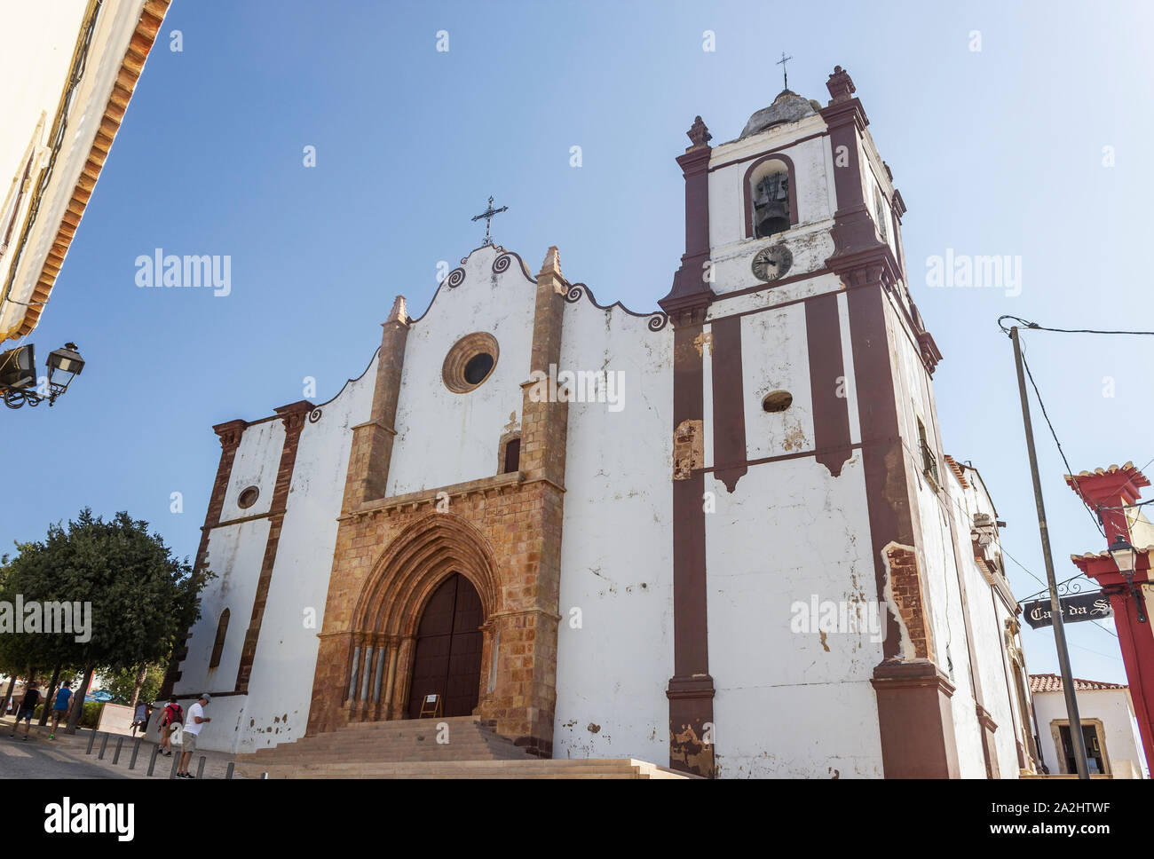 Silves, Algarve, Portogallo. La Cattedrale di Silves. Il Gotico portale principale. Foto Stock