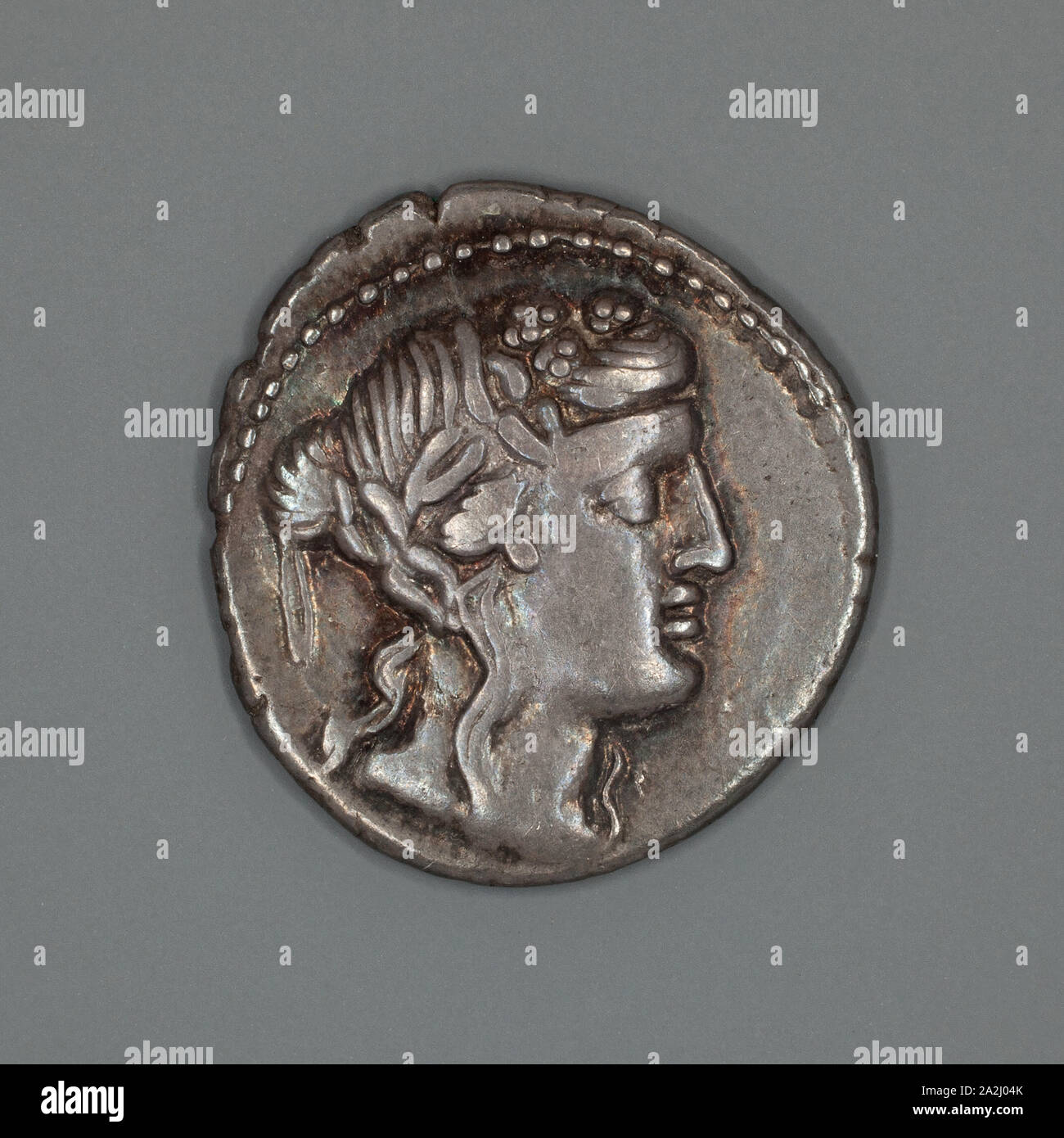 Denario (moneta) raffigurante il dio Liber, circa 78 BC, Romano, Impero Romano, argento, Diam. 2 cm, 3.58 g Foto Stock