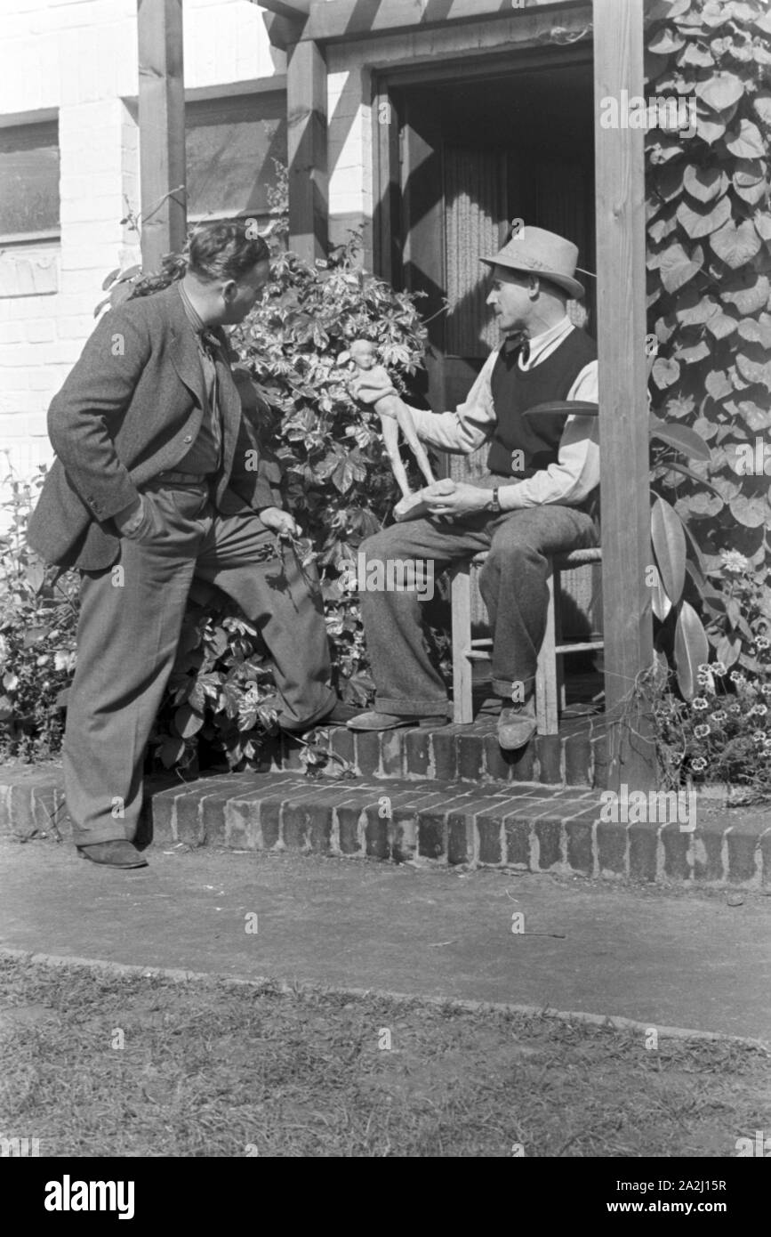 Künstler in der Künstlersiedlung Düsseldorf Schlageterstadt, Deutschland 1930er Jahre. Artista a colonia degli artisti Schlageterstadt Duesseldorf, Germania 1930s. Foto Stock