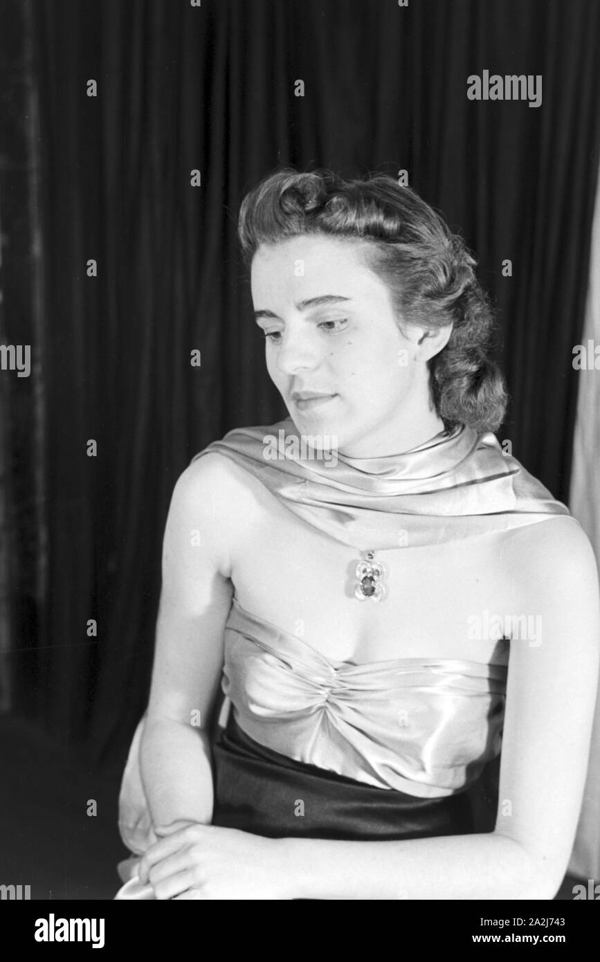 Ein Besuch der Modeschule von Wien, Deutsches Reich 1930er Jahre. Visitazione della scuola di moda a Vienna, Germania 1930s. Foto Stock