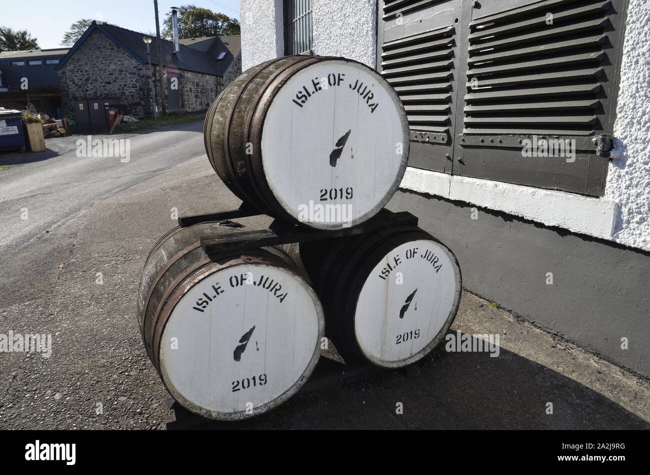 Il Jura distillery a Craighouse sull'isola scozzese del Giura Foto Stock