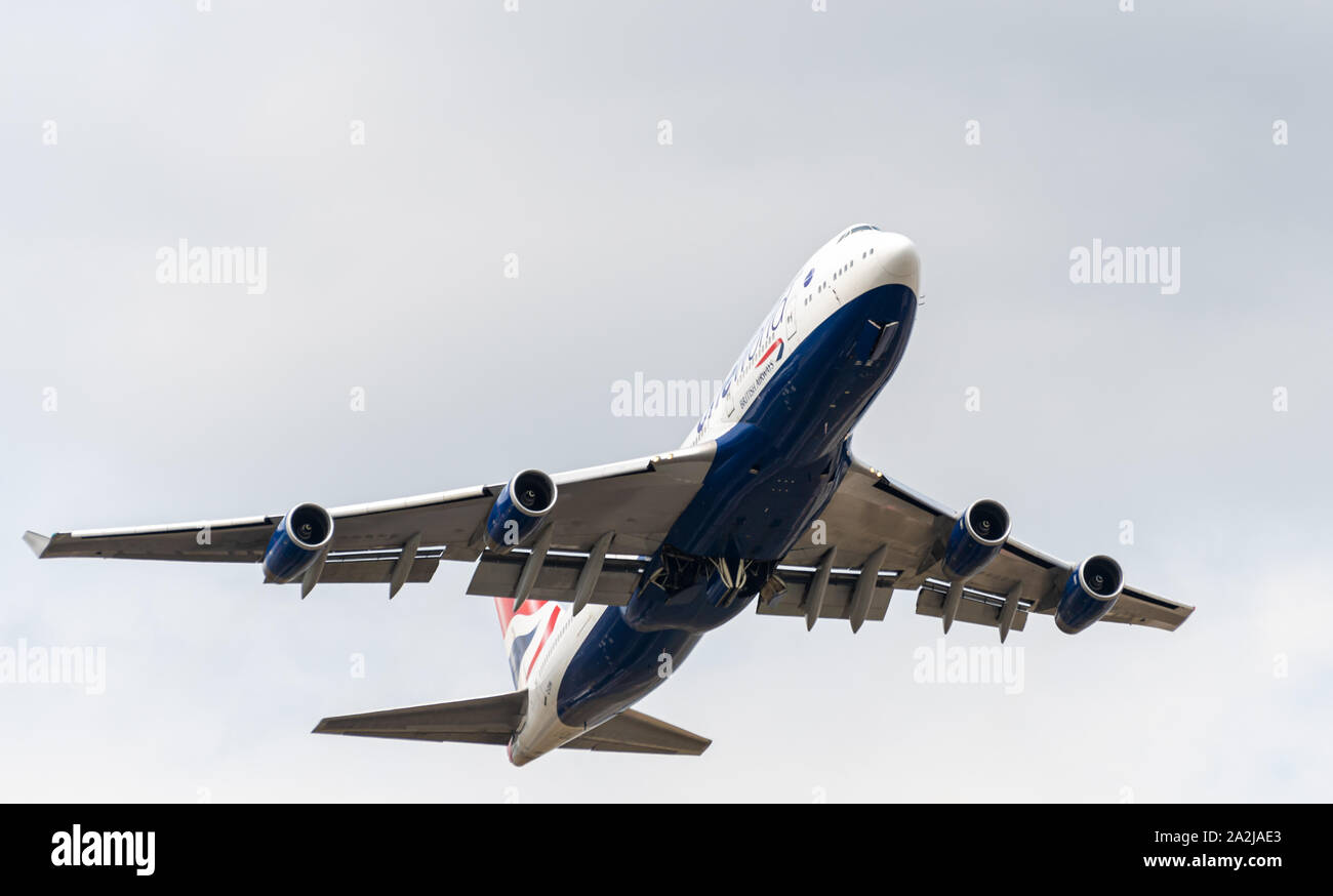 Heathrow, Regno Unito - 03 agosto 2019: British Airways Boeing 747-436 g di registrazione-CIVM, il numero di volo BA75 Partenze aeroporto di Heathrow en route Foto Stock