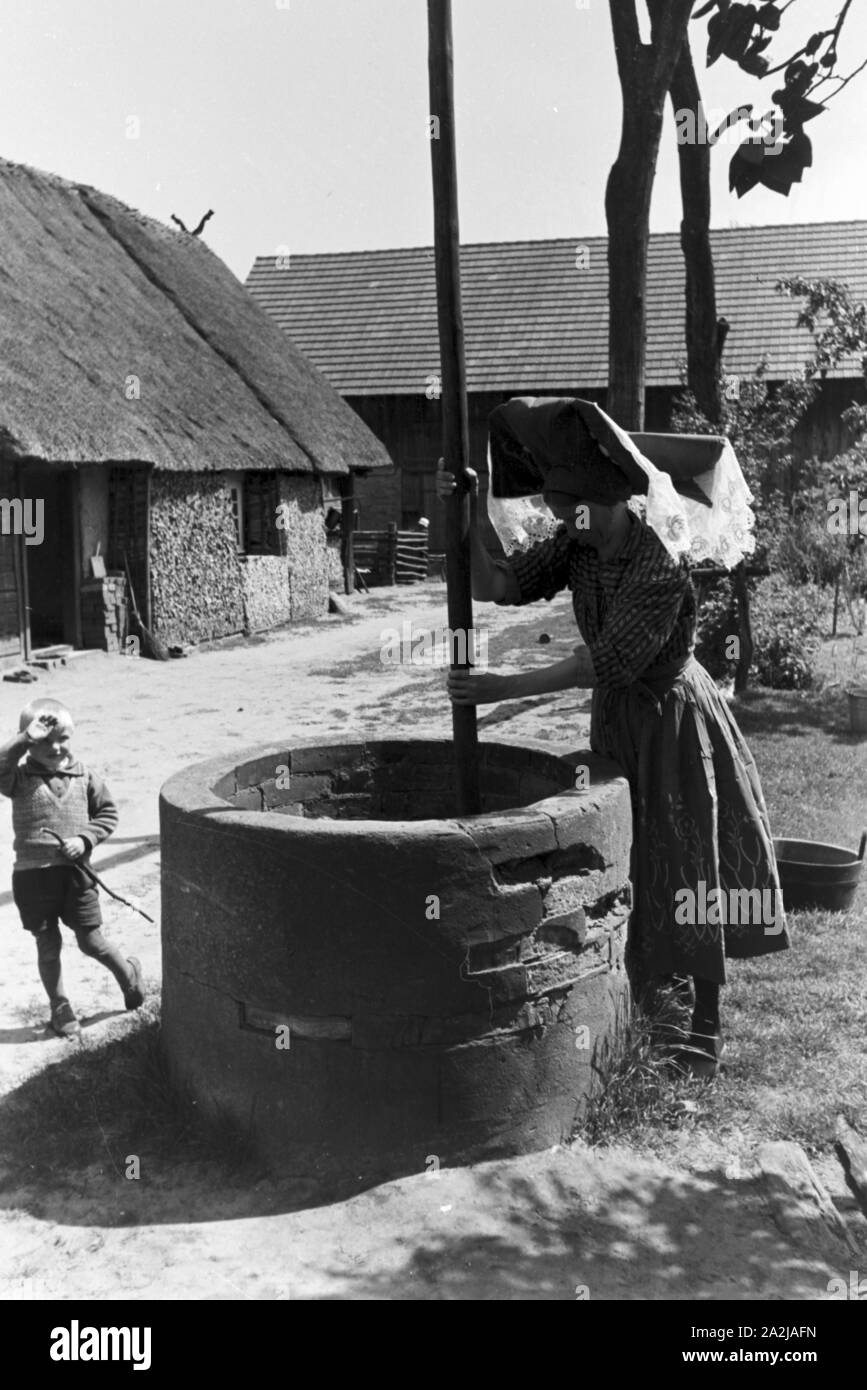 Ein Ausflug in den Spreewald, Deutsches Reich 1930er Jahre. Un viaggio per la Spreewald, Germania 1930s. Foto Stock