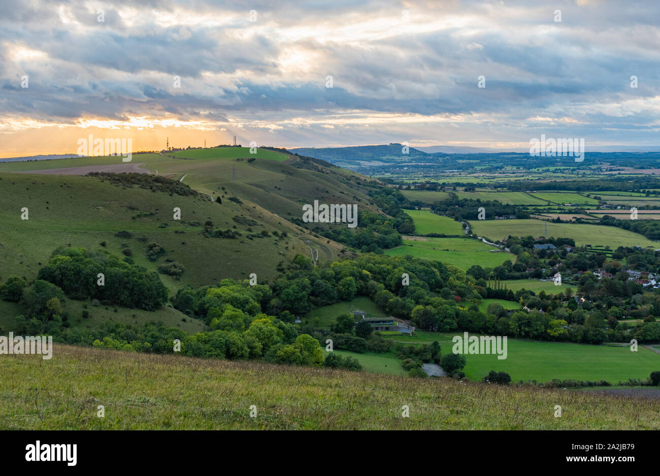 Panorama da Devil's Dyke parcheggio auto di colline e villaggi del South Downs nel Mid Sussex distretto di West Sussex, in Inghilterra, Regno Unito. Foto Stock