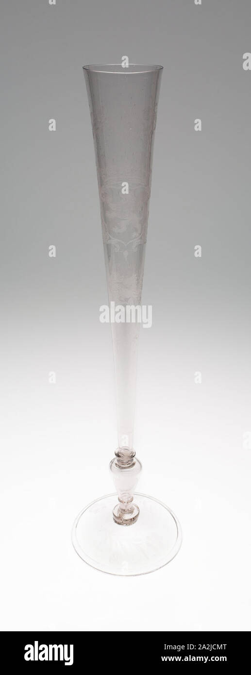 Vetro di flauto, c. 1660/80, Paesi Bassi o Belgio, Paesi Bassi, vetro, H. 44,5 cm (17 1/2 in Foto Stock