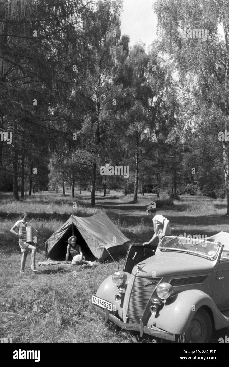 Campingurlaub bei Marbach an der Naab, Deutsches Reich 1930er Jahre. Campeggio vicino a Marbach a Naab, Germania 1930. Foto Stock