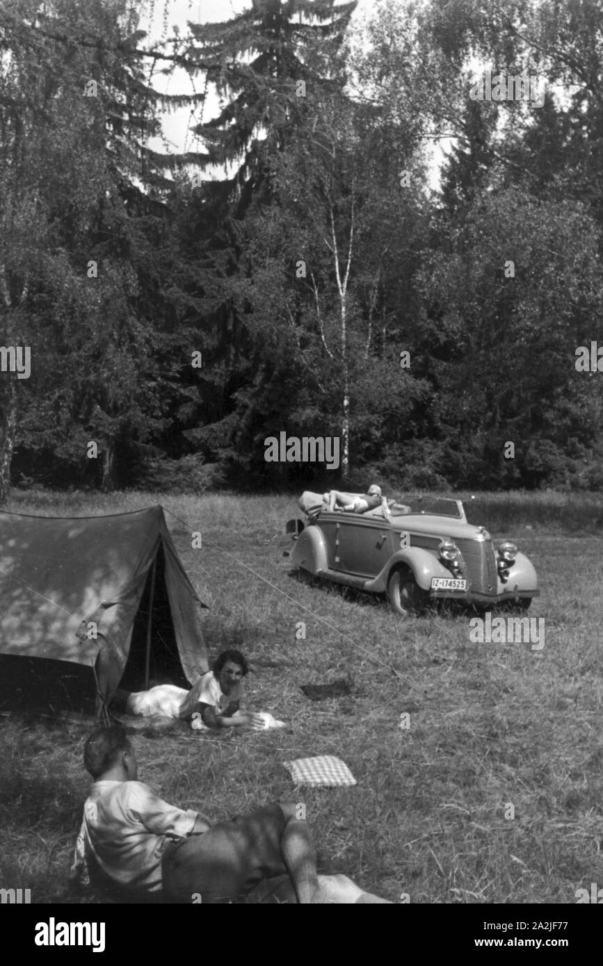 Campingurlaub bei Marbach an der Naab, Deutsches Reich 1930er Jahre. Campeggio vicino a Marbach a Naab, Germania 1930. Foto Stock