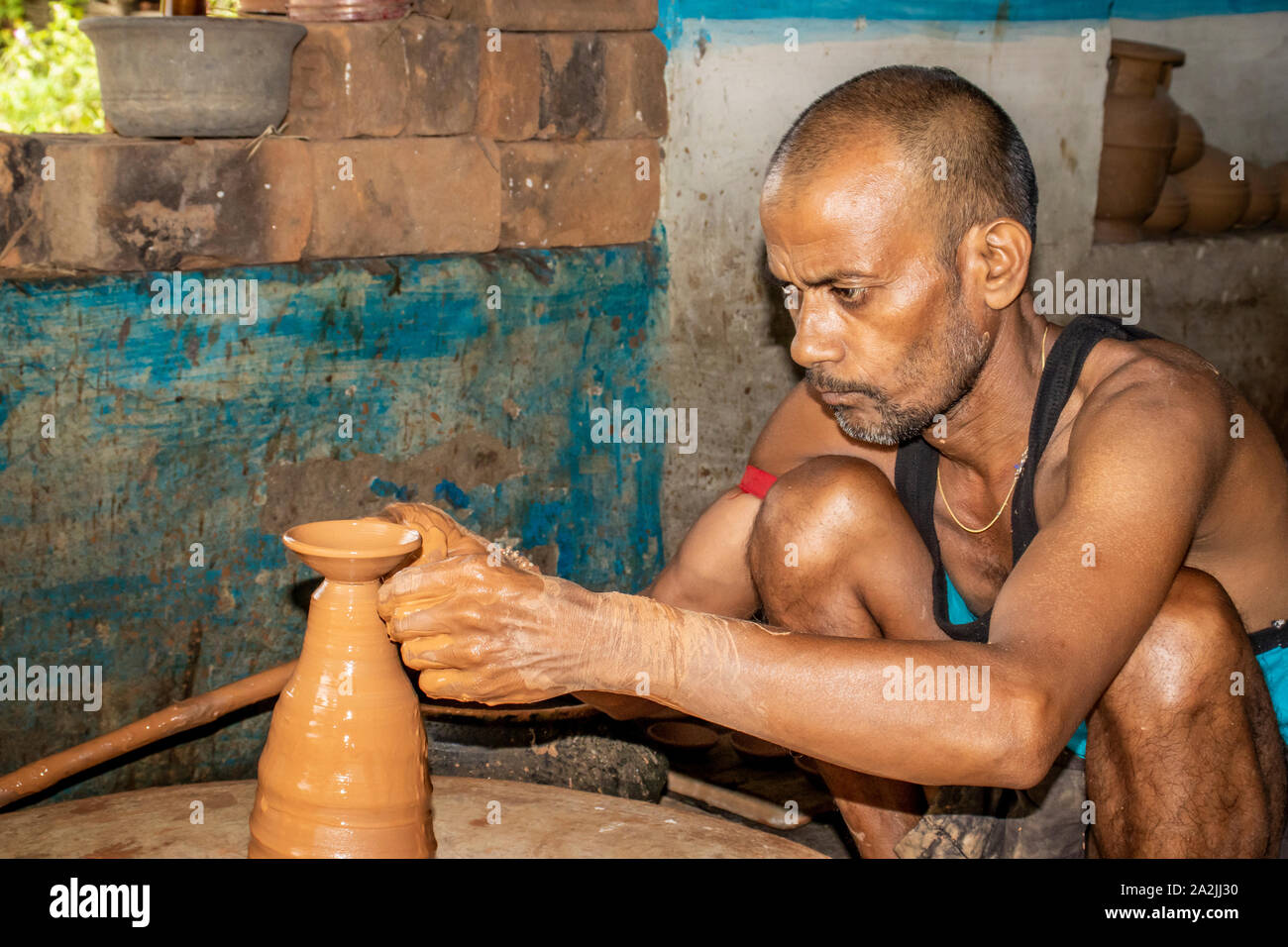 SIJHORA,l'INDIA,settembre - 17, 2019 :Indian potter rendendo lampade ad olio per il Diwali Festival. Foto Stock