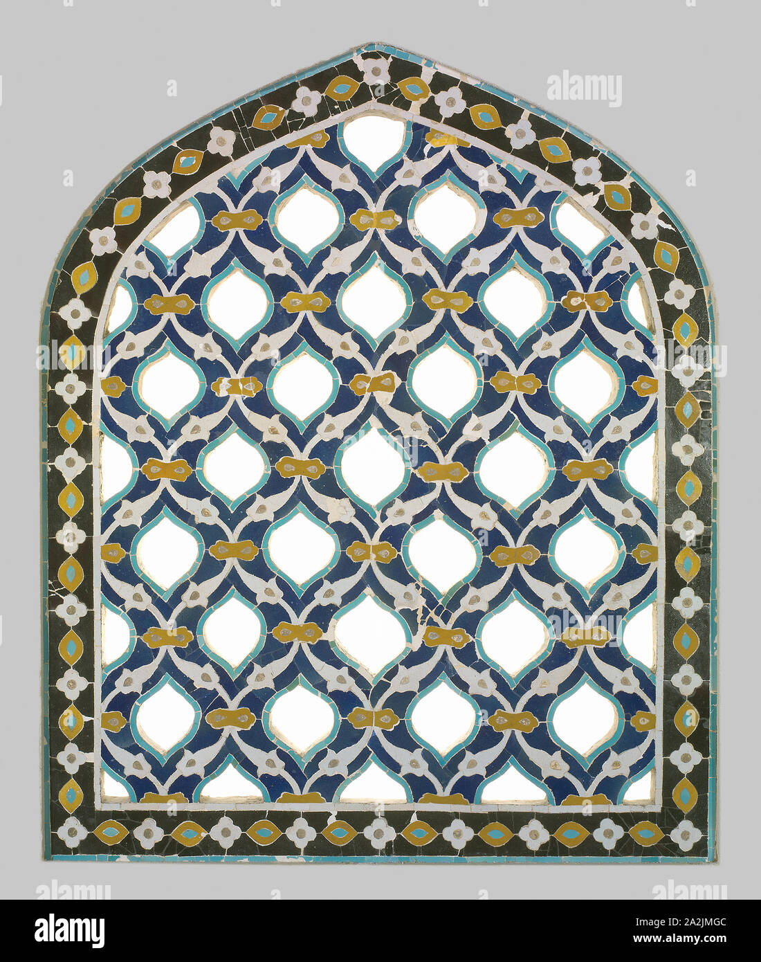 La griglia della finestra, c. Xv secolo, Iran, Iran, Fritware piastrelle con smalti policromi, tagliate e riassemblate come un mosaico, 156.2 x 128.3 x 4.2 cm (61 1/2 x 50 1/2 x 1 5/8 in Foto Stock