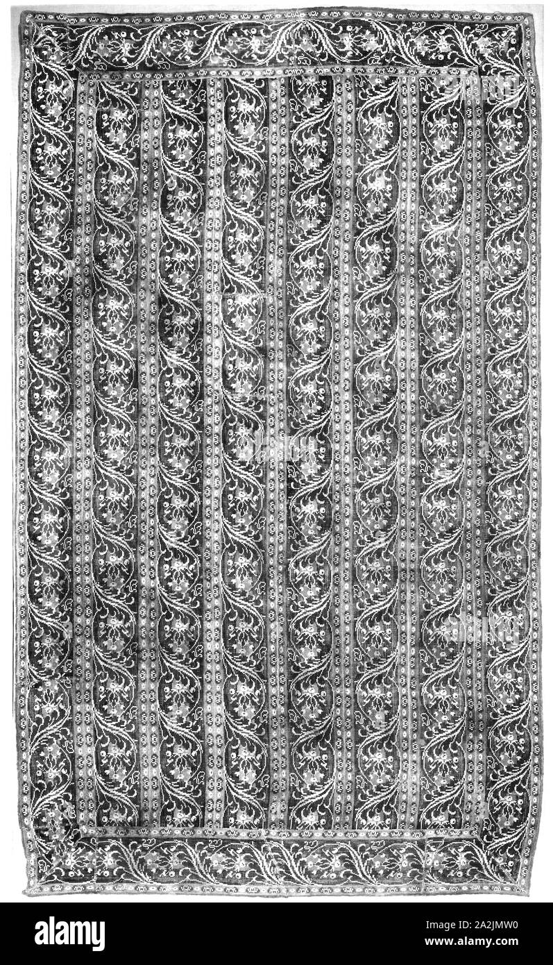 Moquette, XVIII secolo Spagna, di lana e di lino, ad armatura a tela con orditi supplementari di formazione di pelo rasato, dieci listelli uniti, 346.3 x 200.5 cm (136 1/4 x 79 in Foto Stock